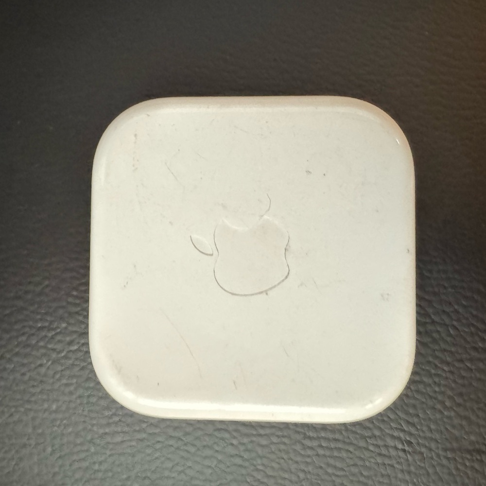 Apple White Charging Case